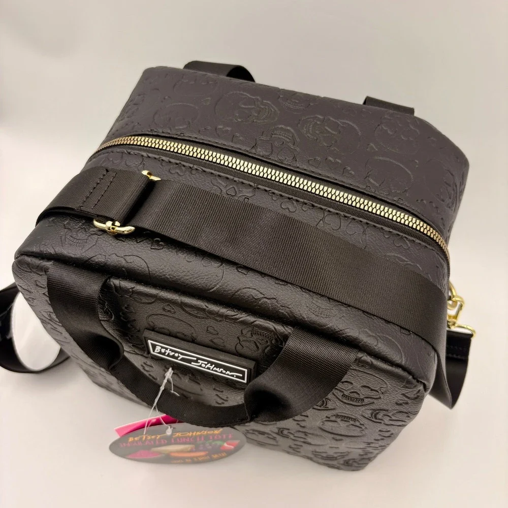 Betsey Johnson Black Embossed Skull Heart Insulated Domed Lunch Tote Bag New NWT
